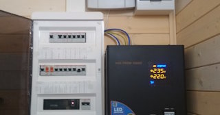 Установка и подключение стабилизаторов напряжения от 580 руб в Санкт-Петербурге - ЭлектроСнк